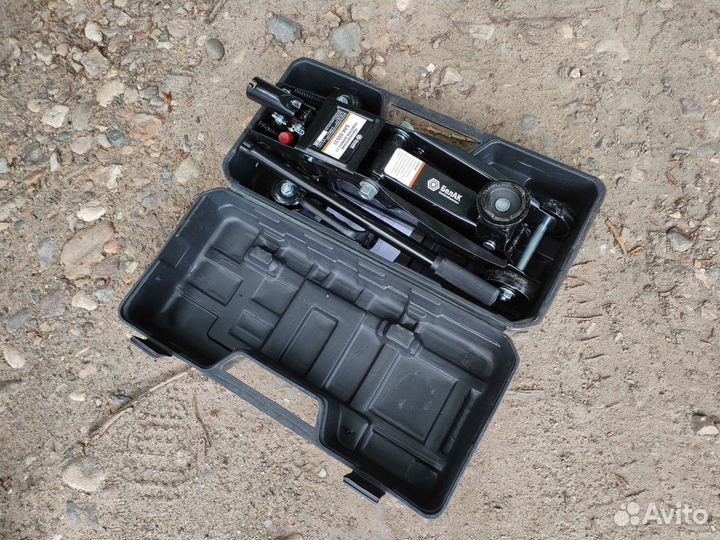 Домкрат подкатной 2 т