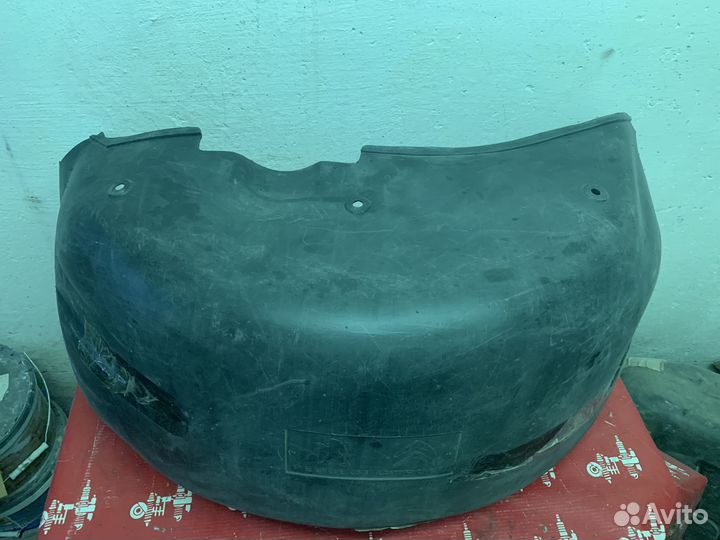 Citroen С-Crosser Подкрылок задний правый