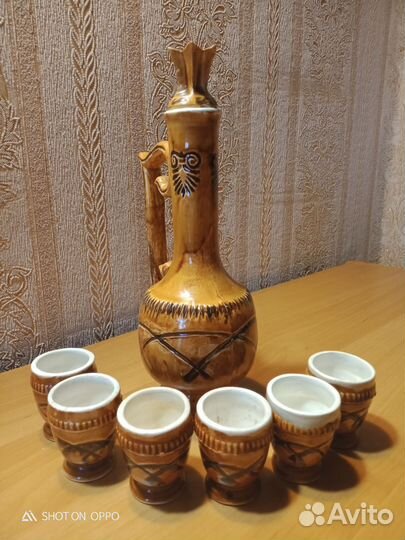 Глиняный кувшин для вина