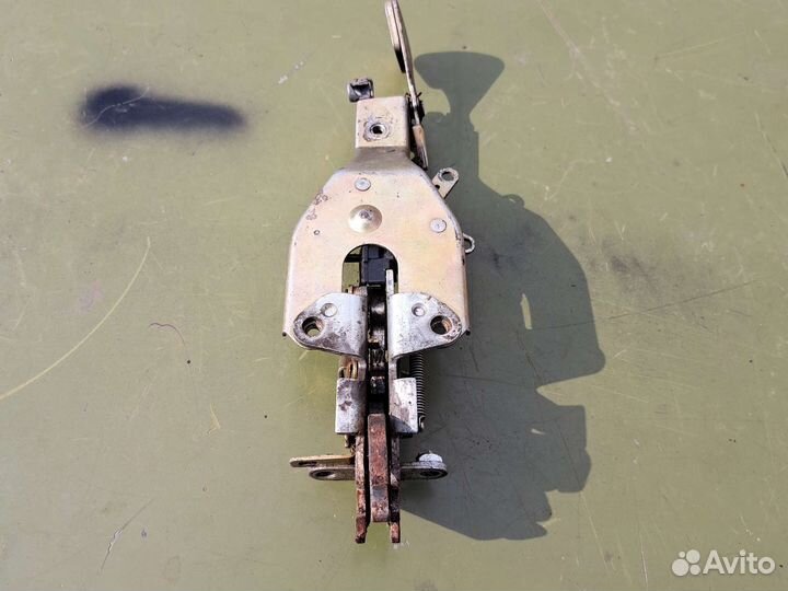 Замок багажника на Мерседес S123 универсал