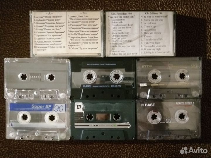 Кассеты с разной музыкой