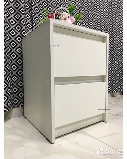 Тумба прикроватная