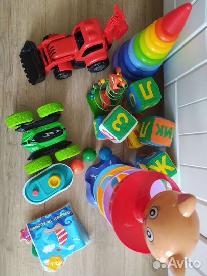 Пакетом Развивающие игрушки, кубики, машинки