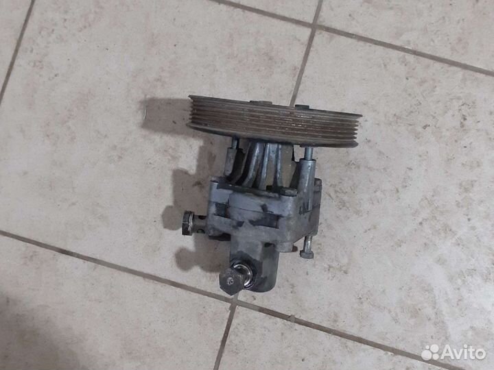 Насос гура Audi A8 D2 Passat