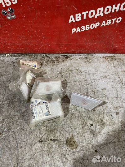 Opel vectra C Повторитель на крыло правый белый