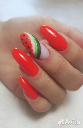 Модель на маникюр