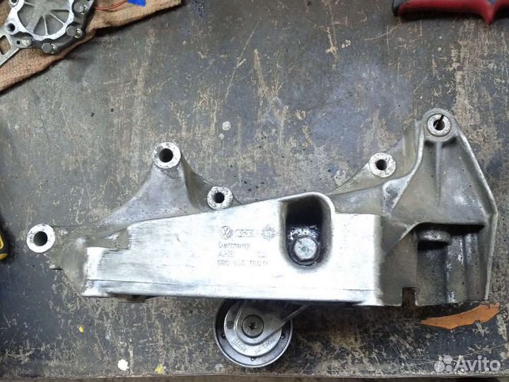 Кронштейн генератора volkswagen golf 4