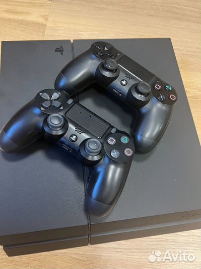Игровая приставка PS4