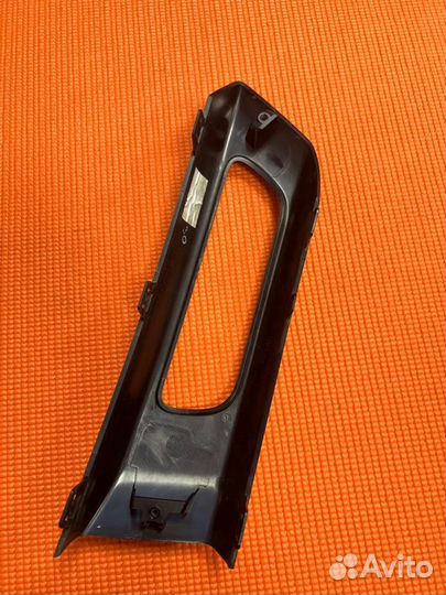 Накладка противотуманной фары передняя левая Land