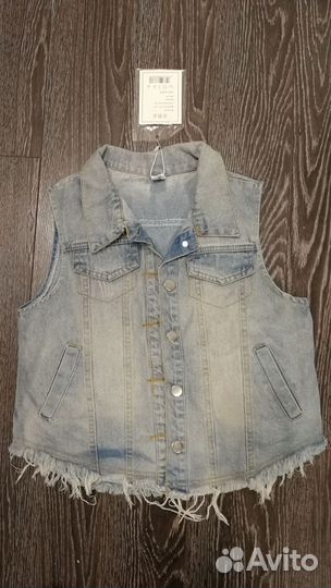 Новая джинсовая жилетка