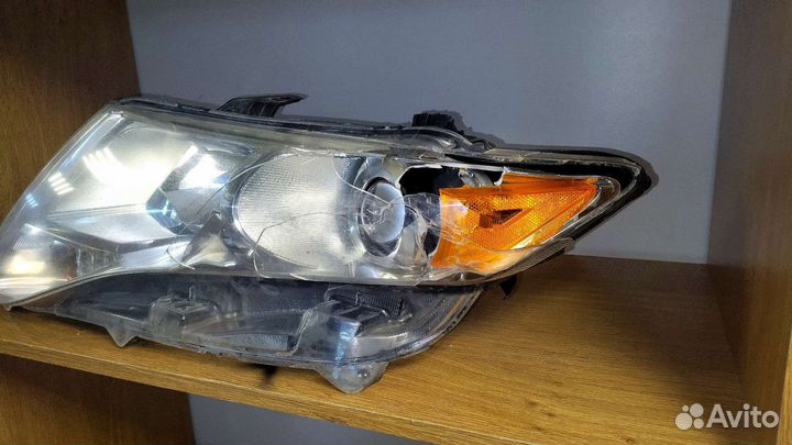 Фара левая Toyota Venza галоген