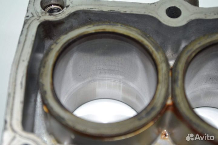 Блок цилиндров с поршнями Yamaha FZR250R