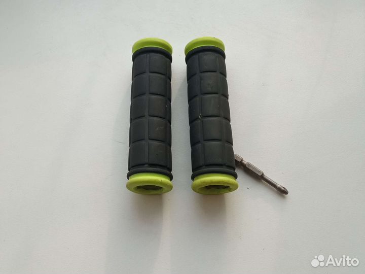 Втулка задняя, спицы, грипсы. педали