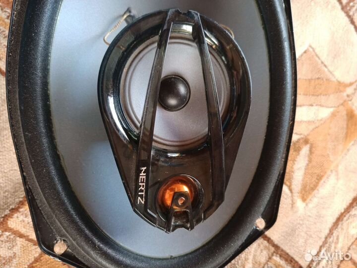 Динамики в автомобиль