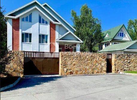 Дом 405 м² на участке 16 сот.