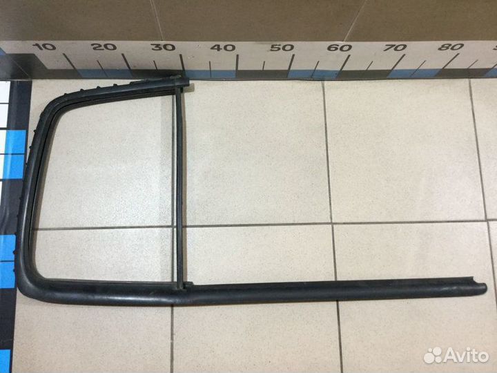 Уплотнитель форточки задней Renault Clio 2