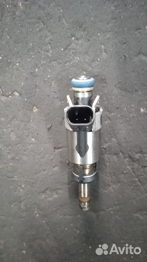 Форсунка топливная Ауди Audi A4 1,8 CJE 2012 года