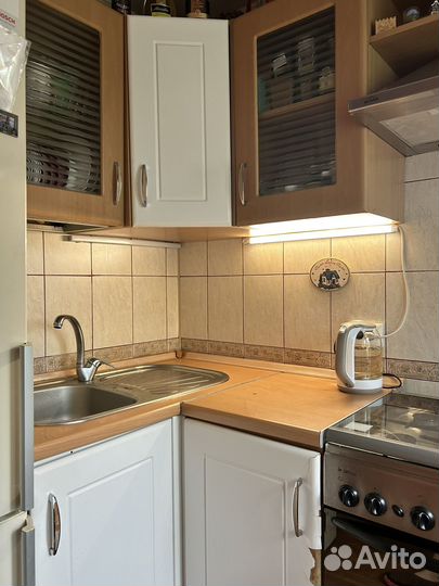 Угловой кухонный гарнитур (хрущ 5 кв м)