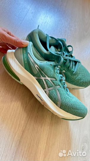 Кроссовки женские asics