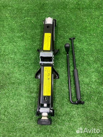 Домкрат Audi A4 B8 CDN 2012