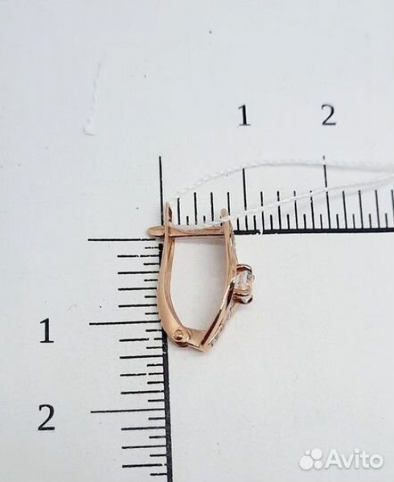 Золотые серьги с камнем