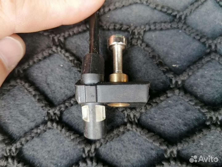 Датчик положения коленчетого вала,на гольф4 1.4 98