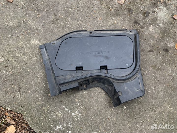 Infiniti fx 35 fx45 крышка аккумулятора