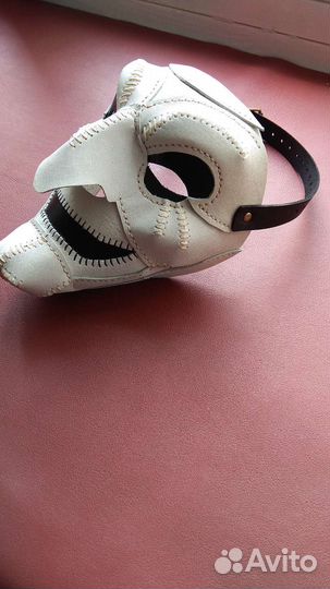 Маска из натуральной кожи