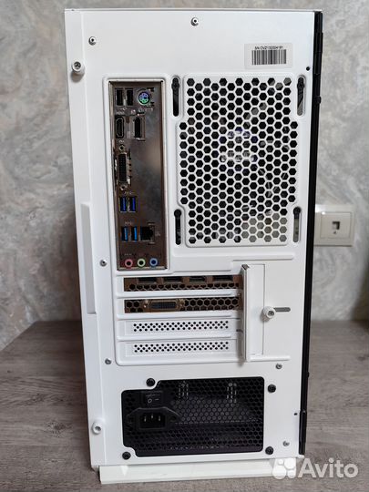 Игровой компьютер с монитором