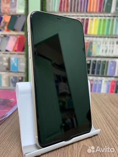 iPhone 11 white 128 gb