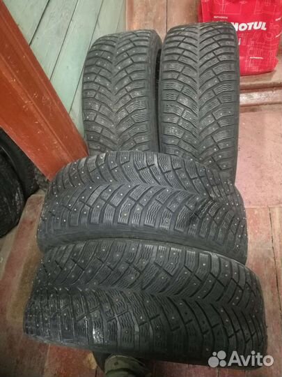 Michelin X-Ice North 4 245/45 R17