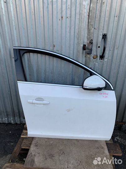 Передняя правая дверь Volvo S60 Вольво V60 белая