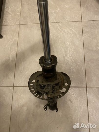 Амортизатор передний Skoda Rapid