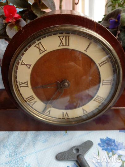 Часы настольные механические СССР Весна Резерв