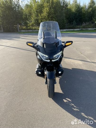 Продам Honda GoldWing Tour DCT (автомат)