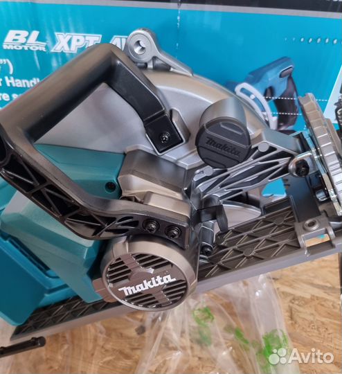 Аккумуляторная дисковая пила Makita XGT RS002GZ