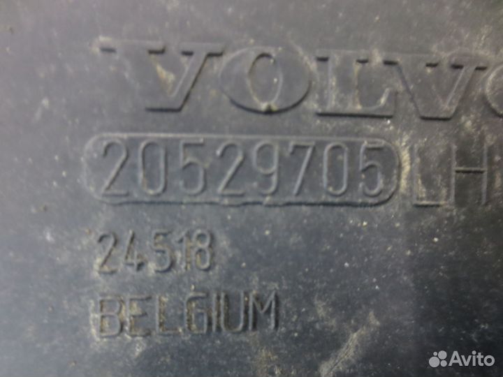 Заглушка решетки радиатора верхняя левая Volvo 205