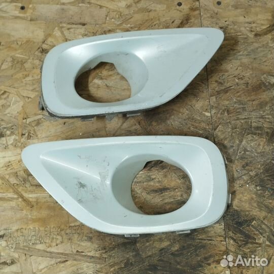 Ободок туманки Subaru Legacy BP5/BL5 передний