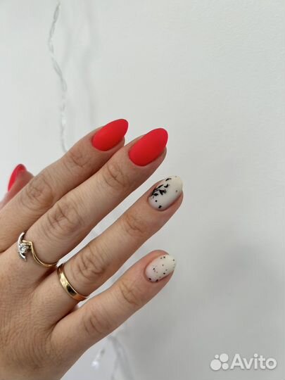 Модель на маникюр