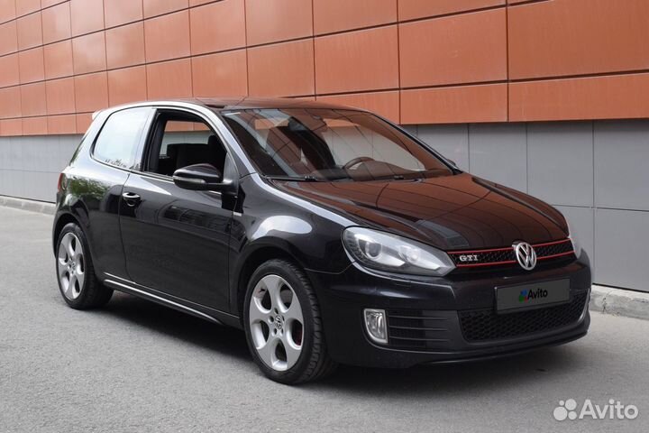 Volkswagen Golf GTI Dark Shine