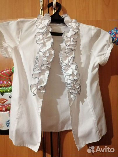 Белые блузки на девочку и мальчика, брюки