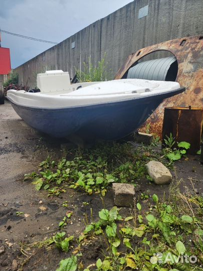 Моторная лодка Пингвин с консолью