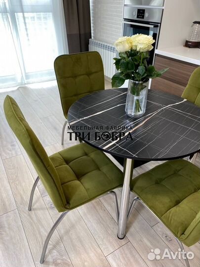 Кухонный стол круглый и стулья