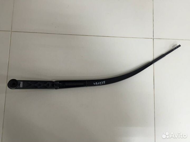 Поводок стеклоочистителя передний правый Mazda Maz