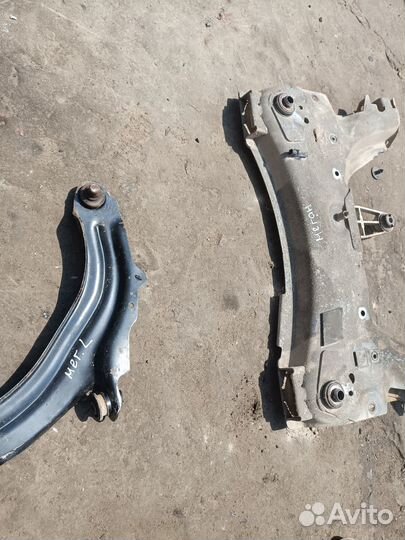 Левый рычаг Renault Megane 2