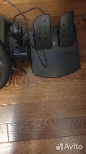 Игровой руль с педалями