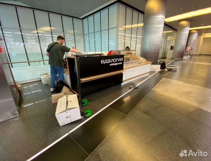 Витрина для торгового центра