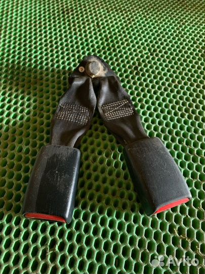 Фиксатор ремня задний левый Nissan Almera N16