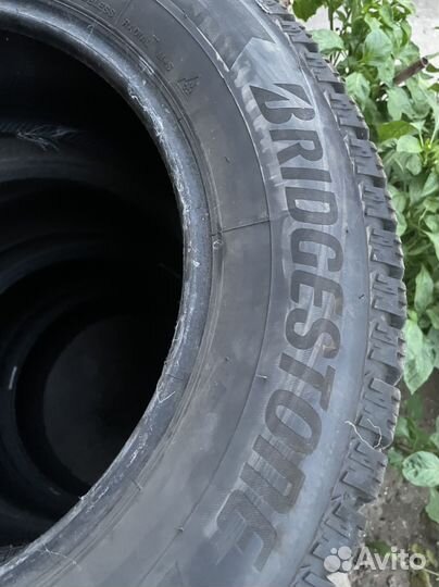 Bridgestone Ice Cruiser 7000 215/65 R16