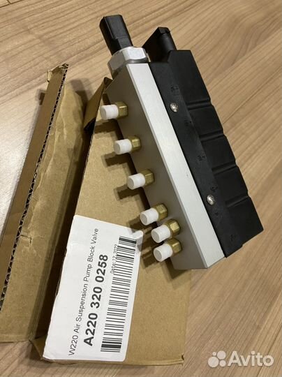 Блок клапанов пневмоподвески для Mercedes W220